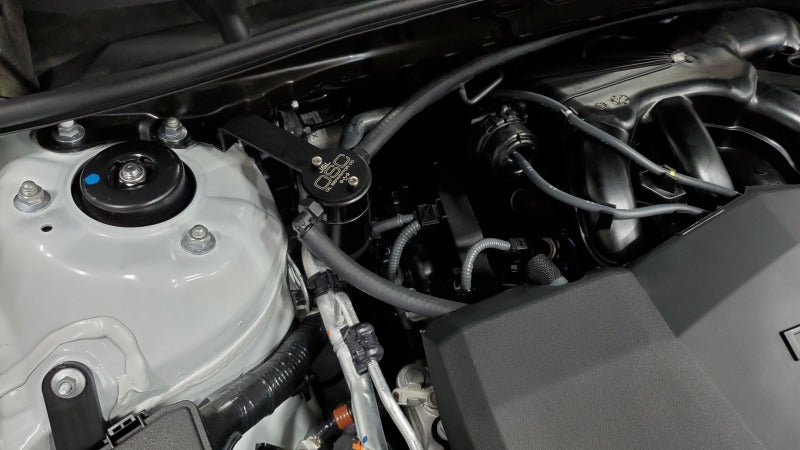 J&amp;L 18-24 Toyota Camry 3.5L V6 Oil Separator 3.0 Passenger Side - Black Anodized